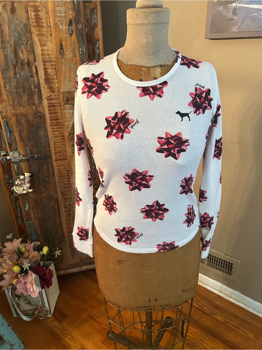 Victoria's Secret PINK White L/S Thermal Top with Pink & Black Bow Print | Small